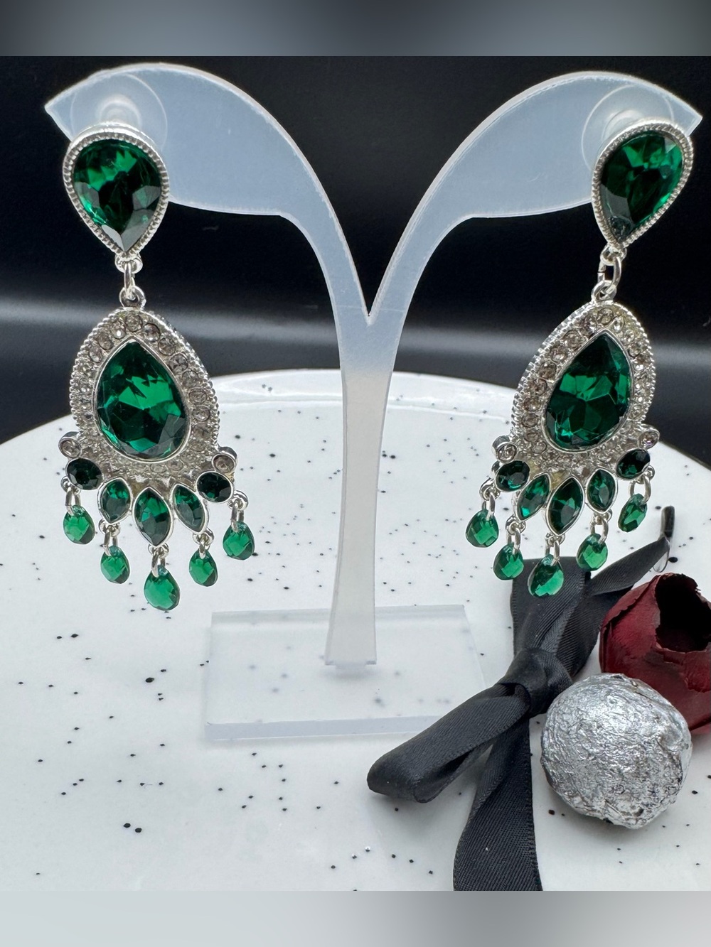 Emerald Green Crystal Teardrop Dangle Earrings NWOT